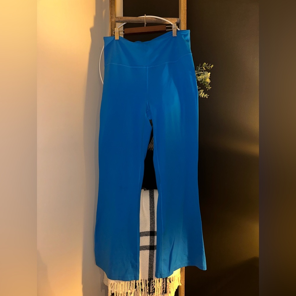 LAST PRICE DROP  Lululemon high rise Flare leggings
